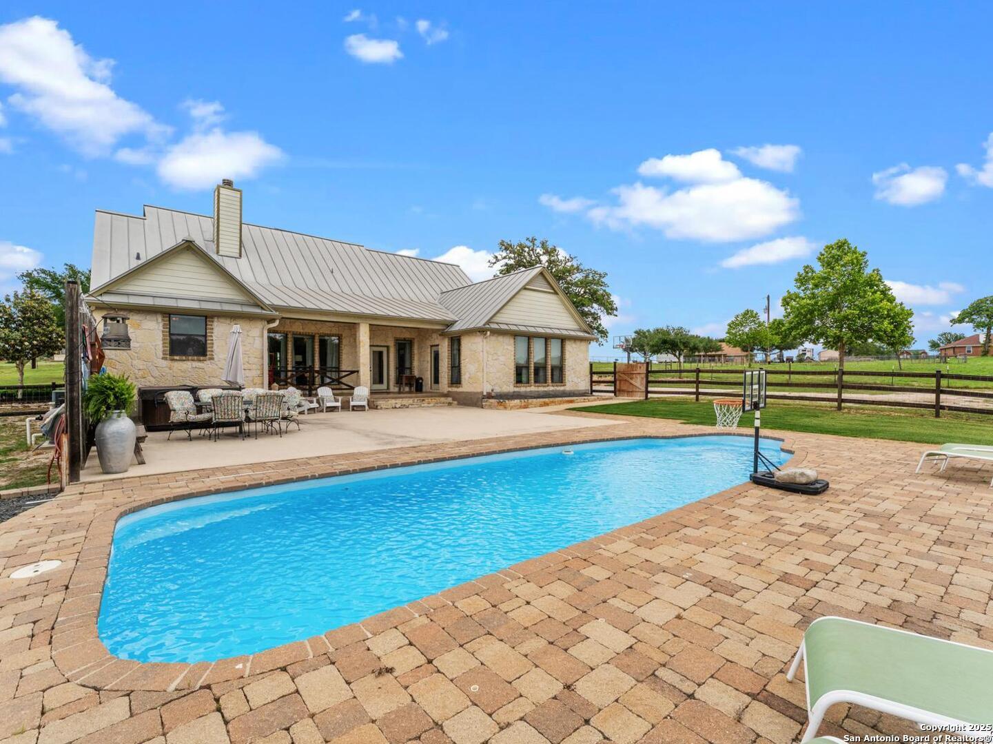 1448 Country Hills