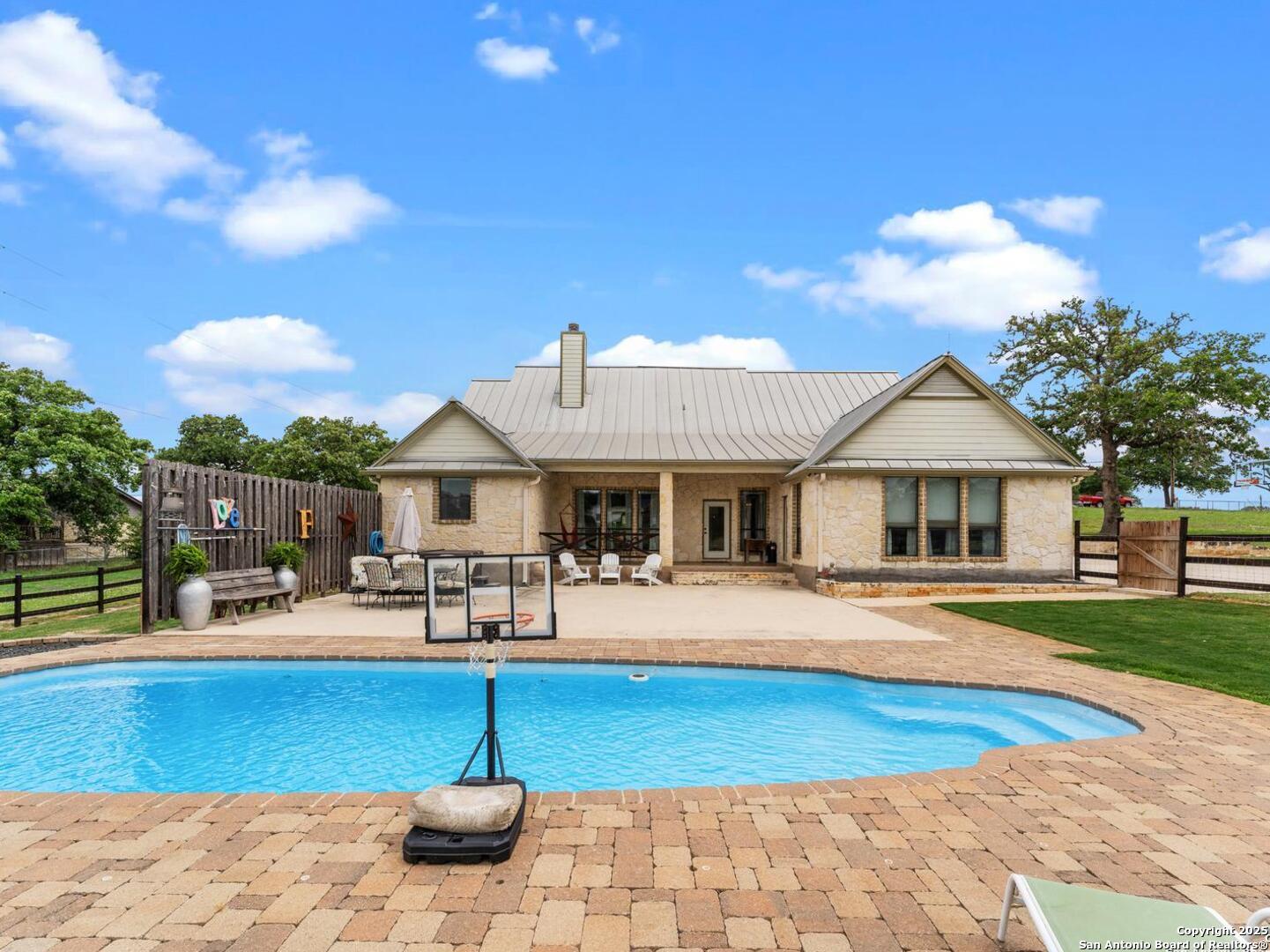1448 Country Hills