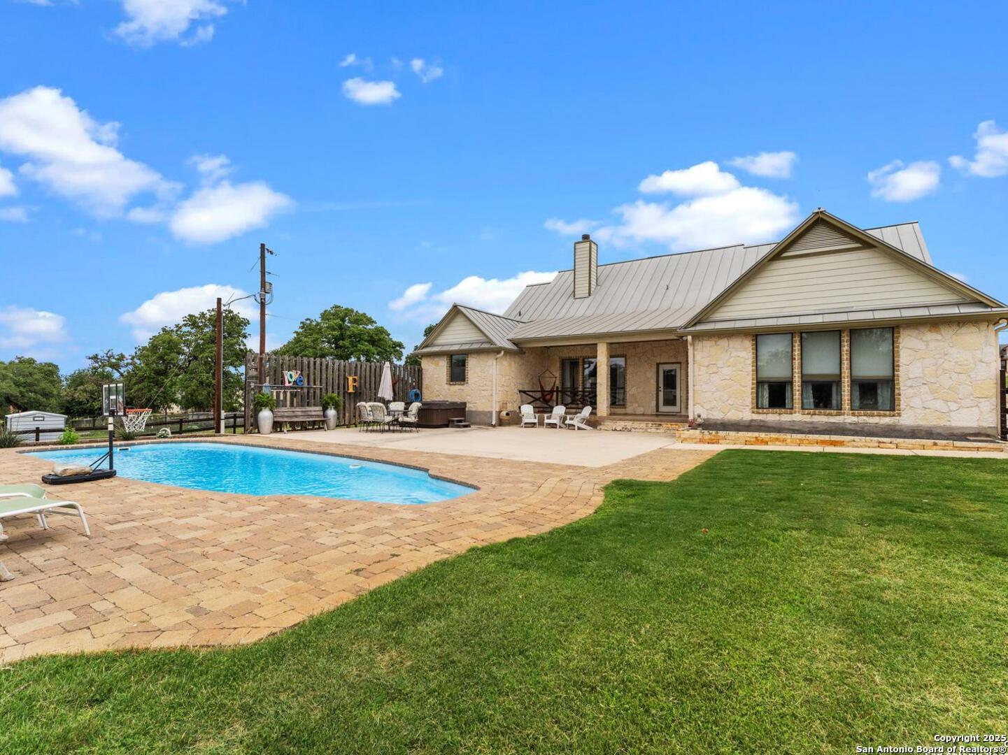 1448 Country Hills