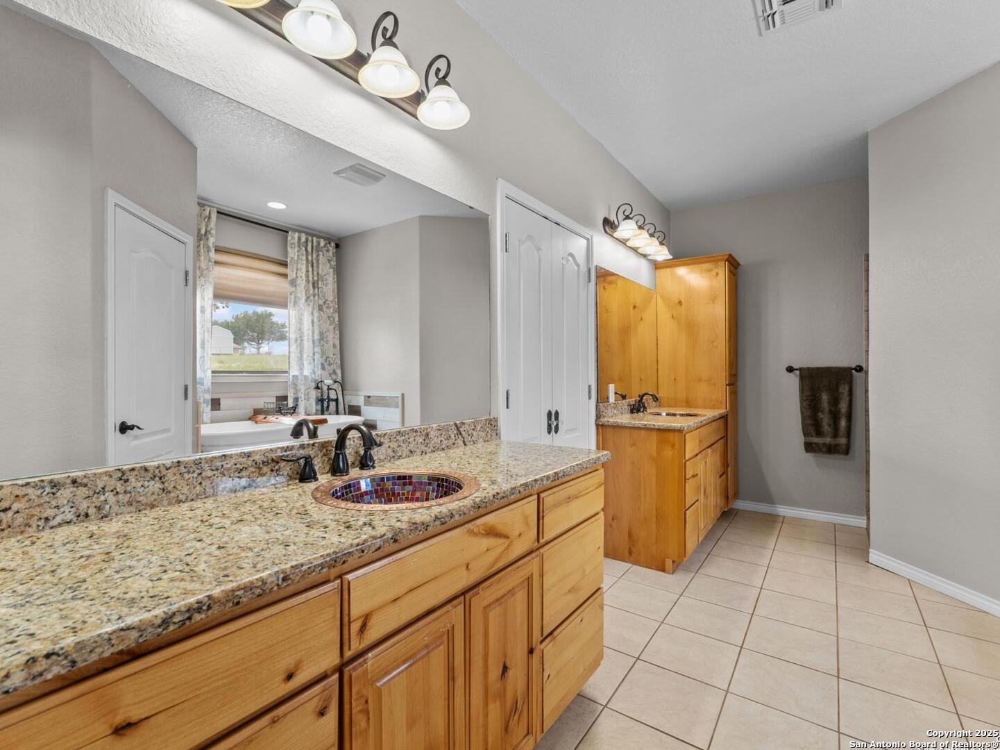 1448 Country Hills