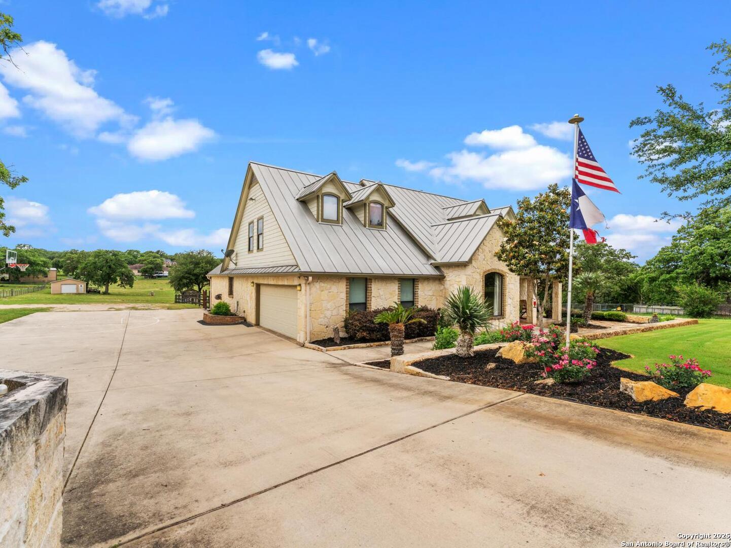 1448 Country Hills