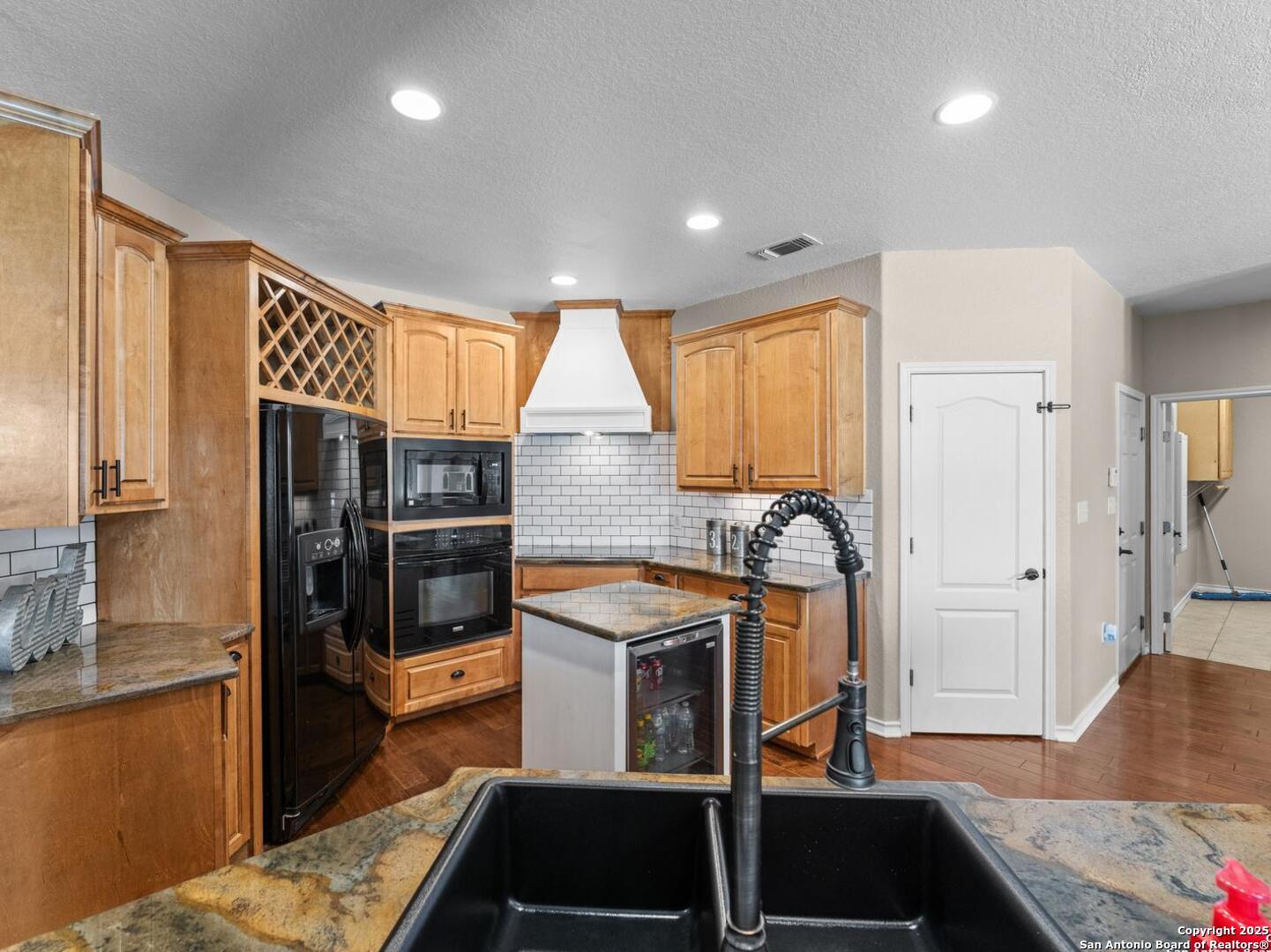 1448 Country Hills