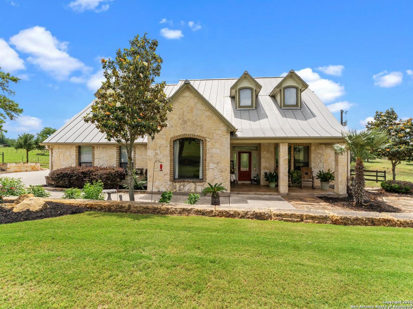 1448 Country Hills