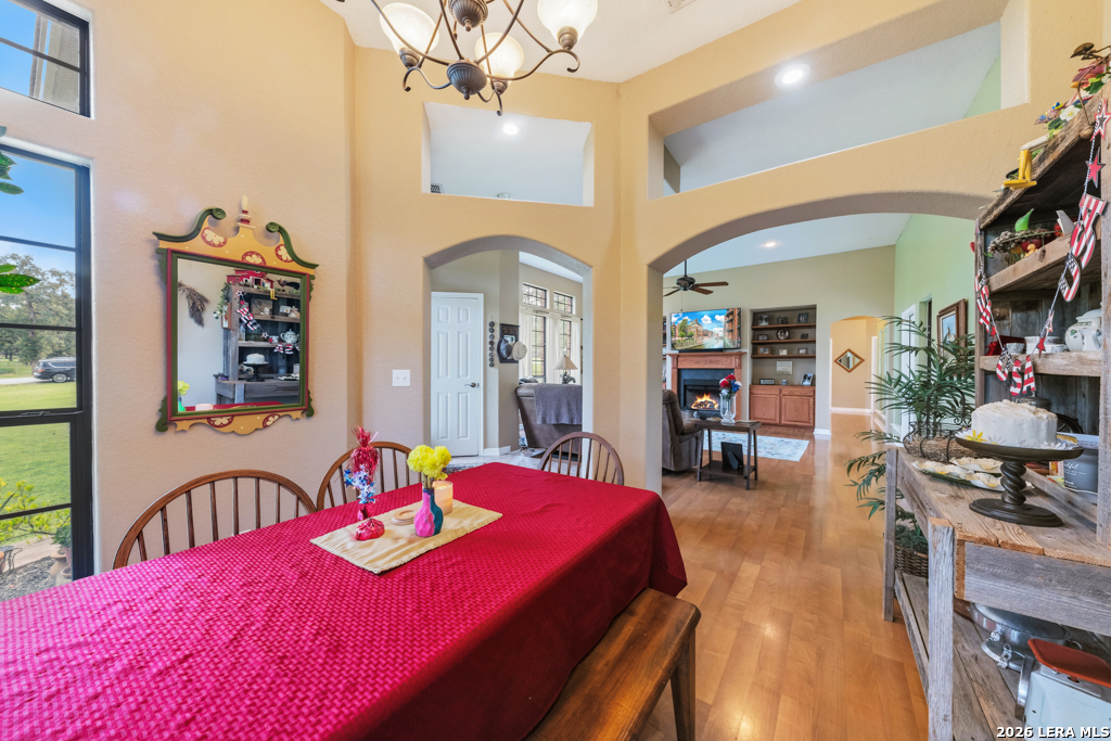 124 ROSEWOOD DR