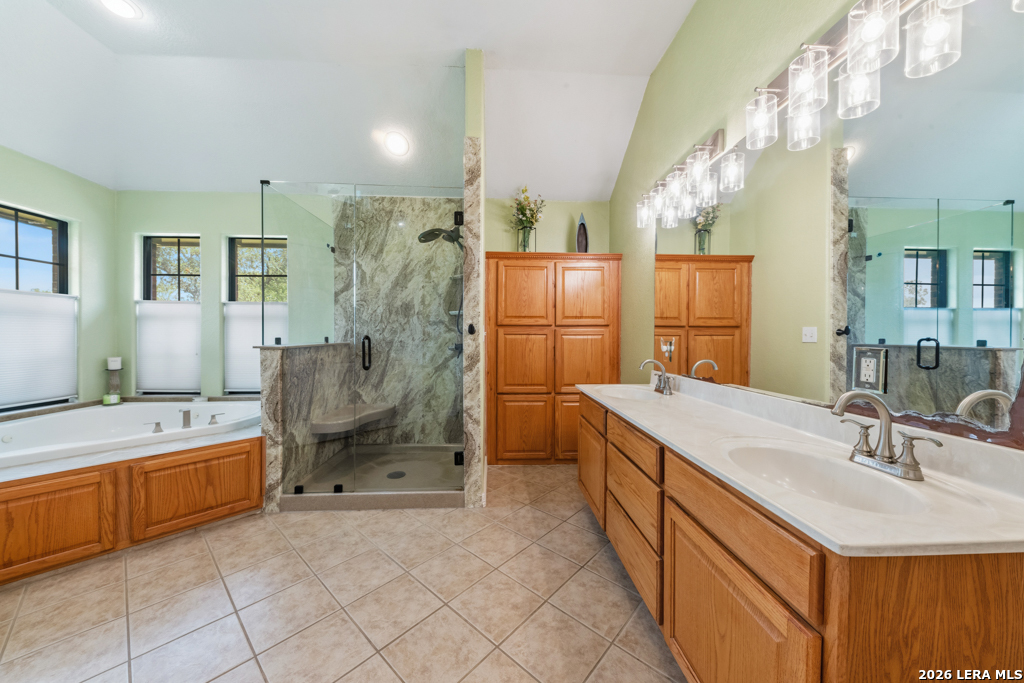 124 ROSEWOOD DR