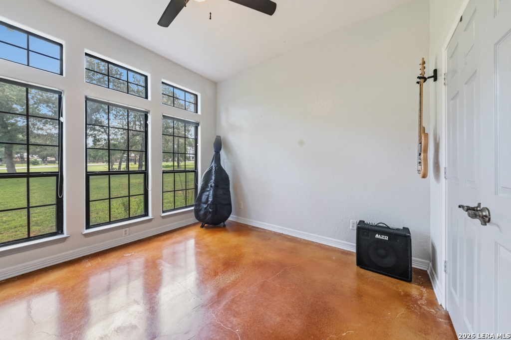 124 ROSEWOOD DR