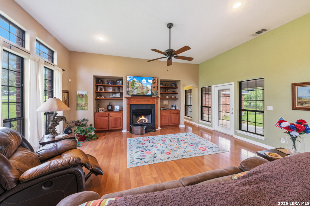 124 ROSEWOOD DR