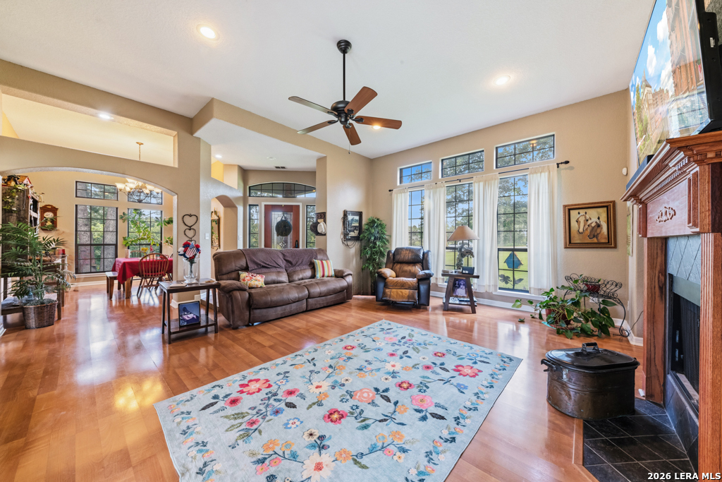 124 ROSEWOOD DR
