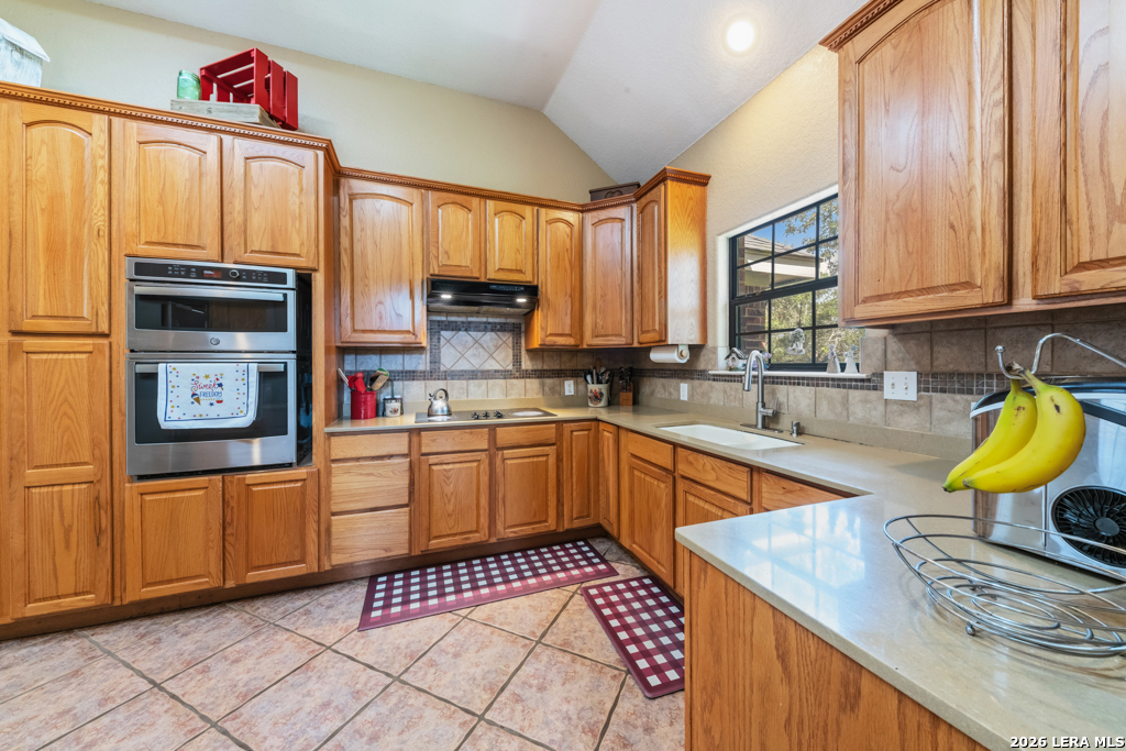 124 ROSEWOOD DR