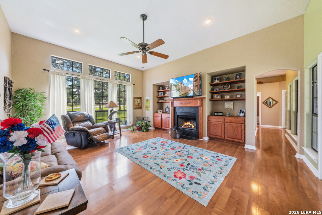 124 ROSEWOOD DR