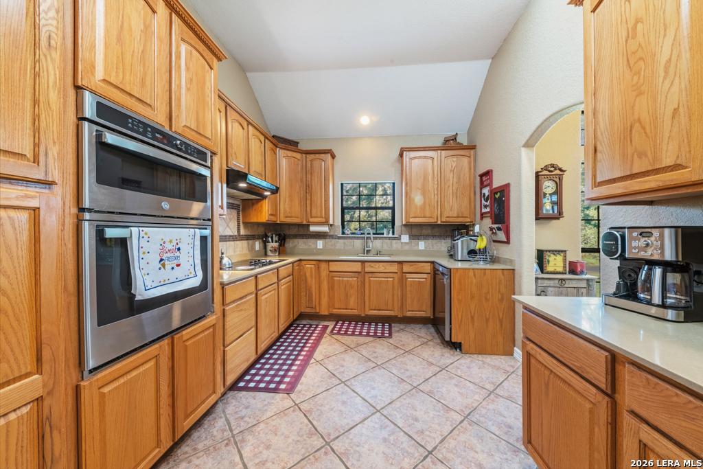 124 ROSEWOOD DR