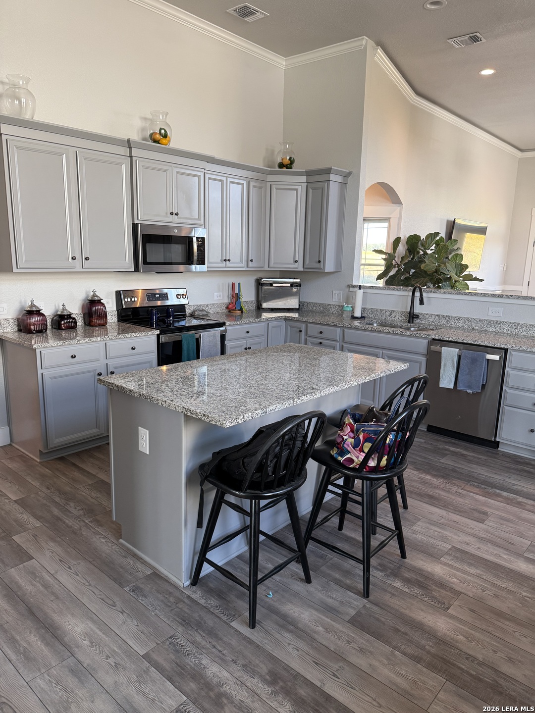 200 TURNBERRY DR