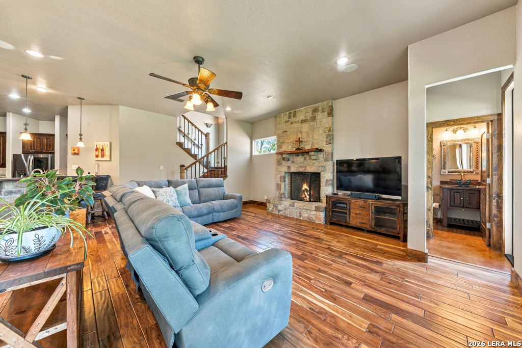 507 ENCHANTED OAK DR