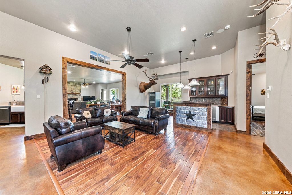 507 ENCHANTED OAK DR