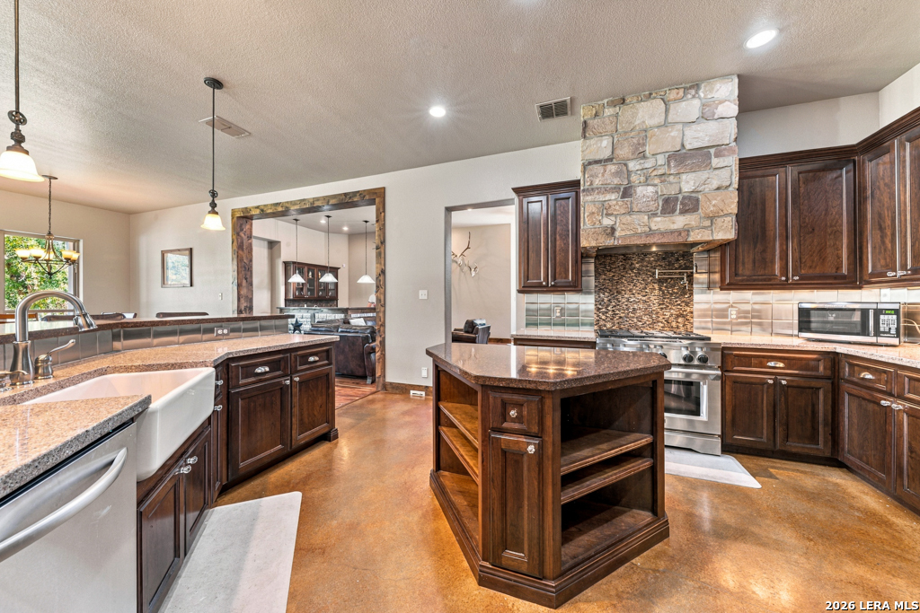 507 ENCHANTED OAK DR