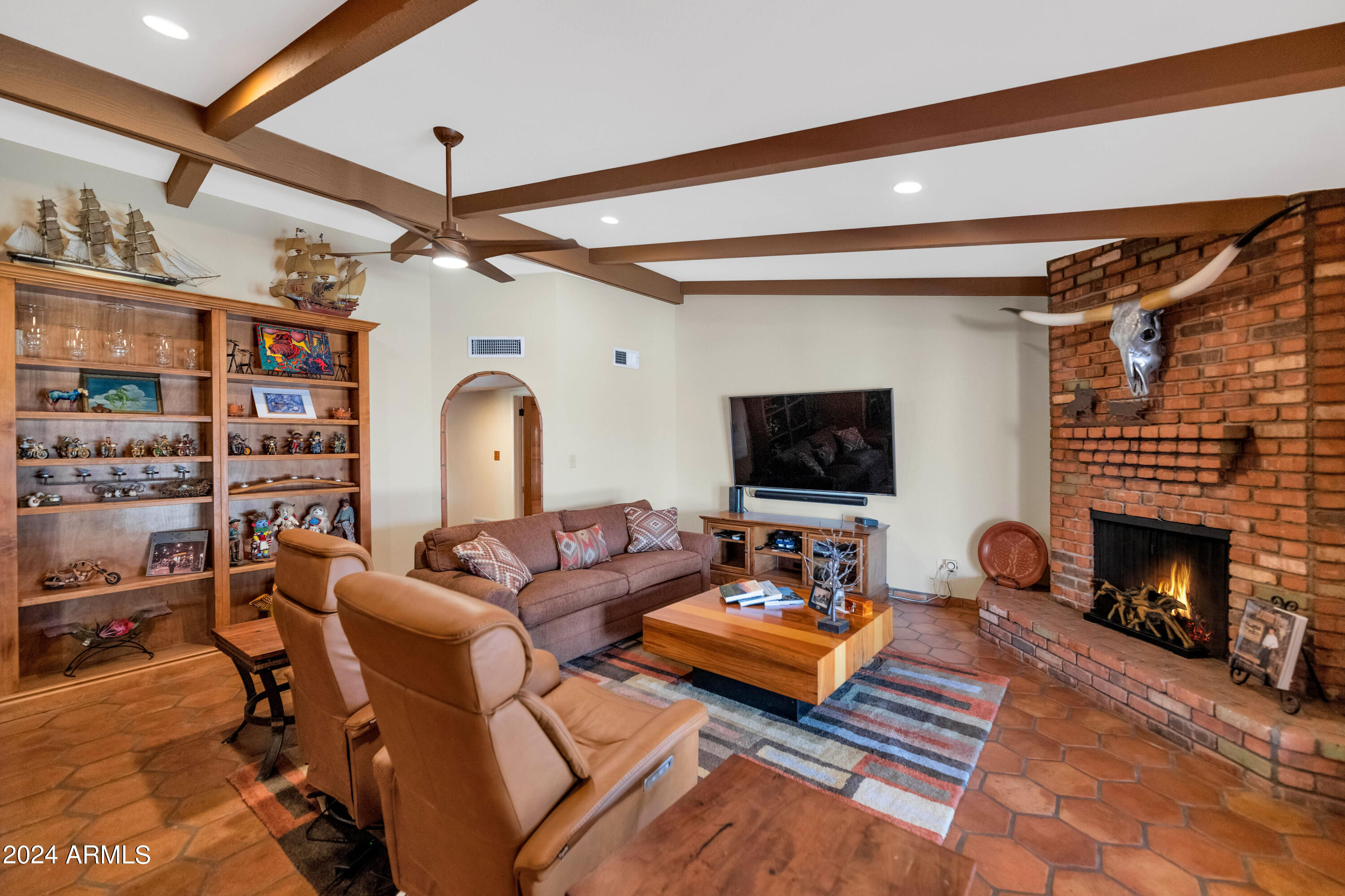 214 E Marconi Avenue