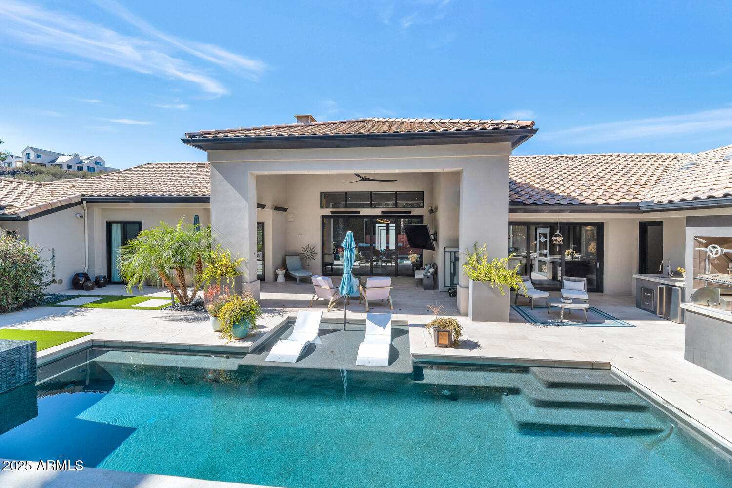 1527 W CARIBBEAN Lane