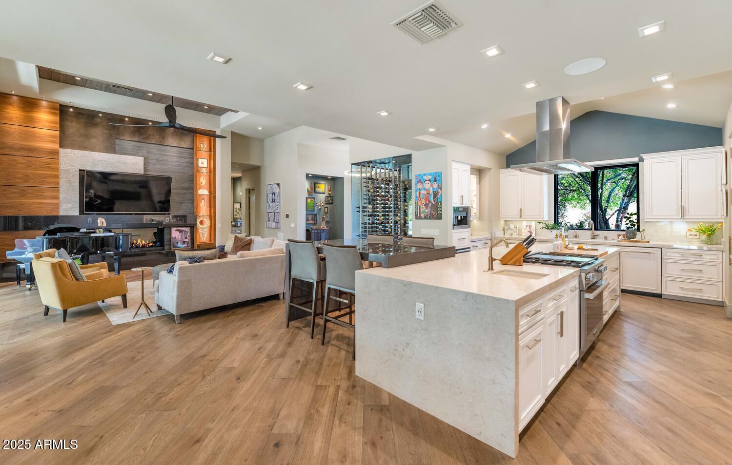 1527 W CARIBBEAN Lane