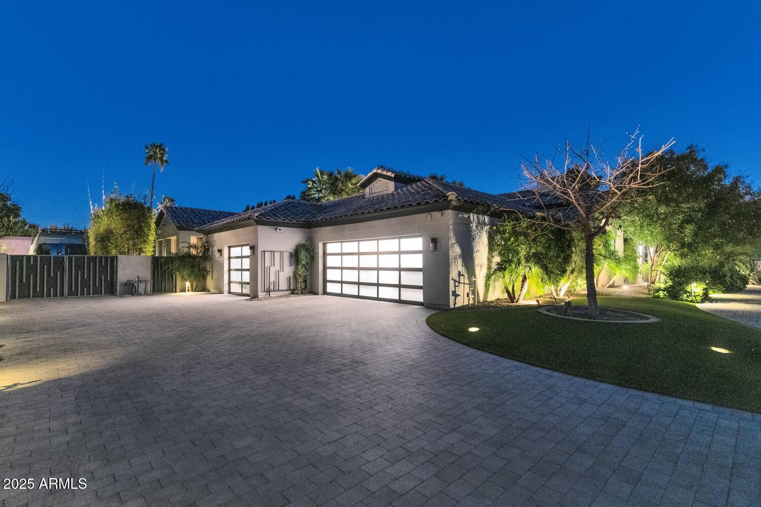 1527 W CARIBBEAN Lane