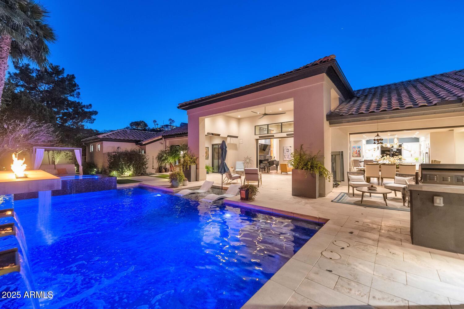 1527 W CARIBBEAN Lane