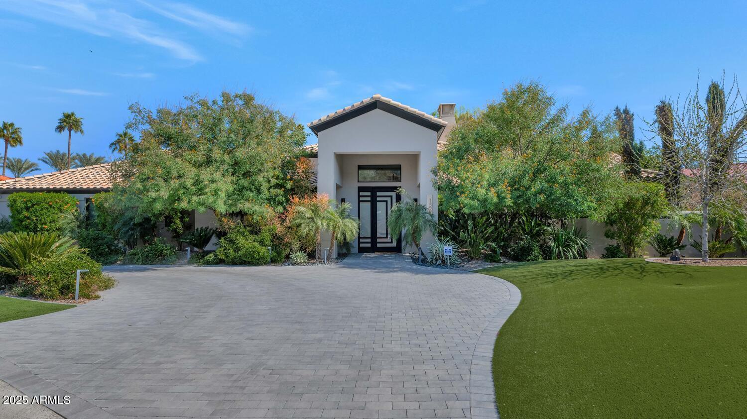 1527 W CARIBBEAN Lane
