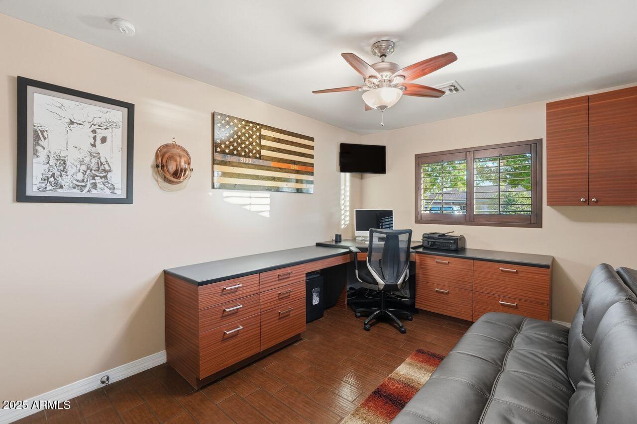 2532 E PIERSON Street