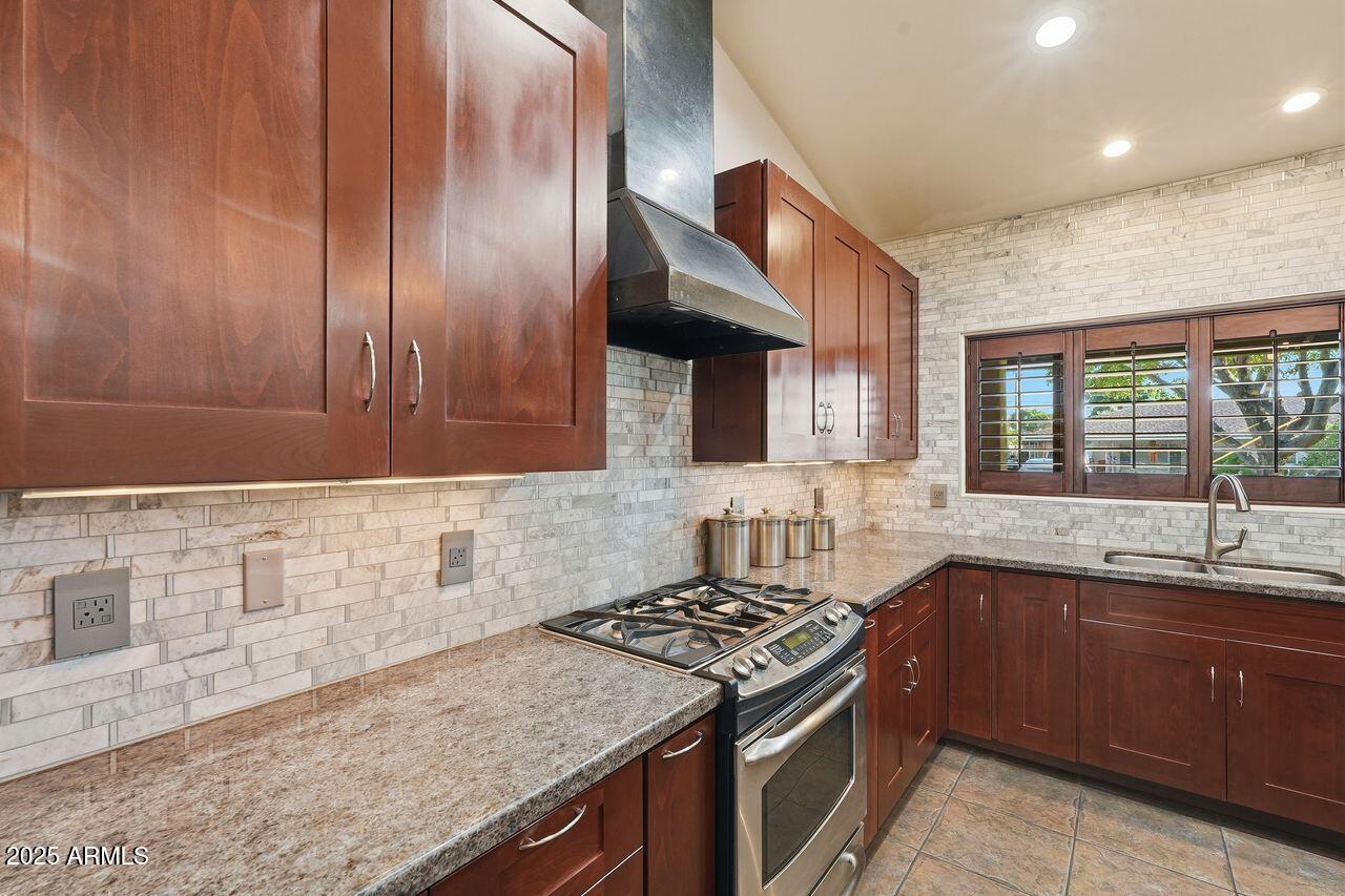 2532 E PIERSON Street