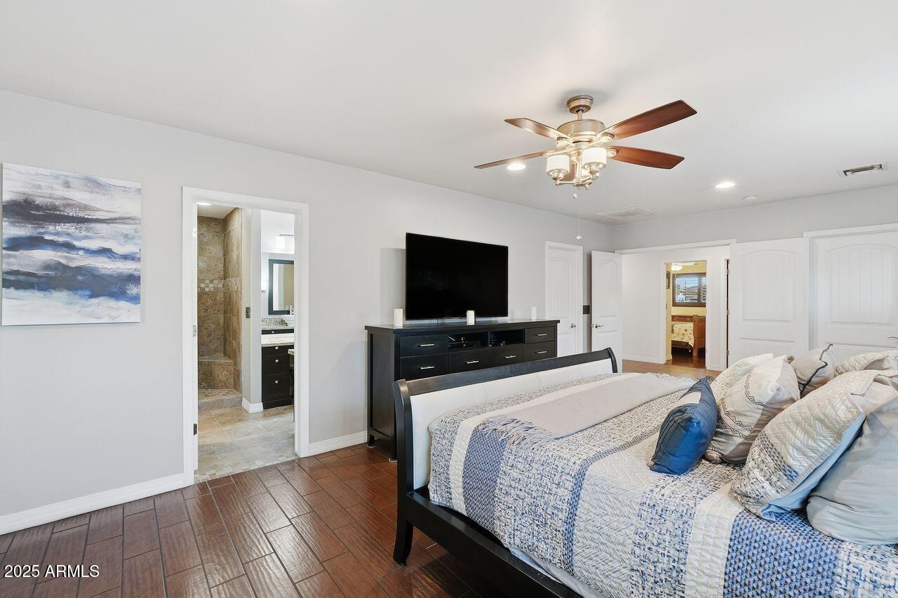 2532 E PIERSON Street