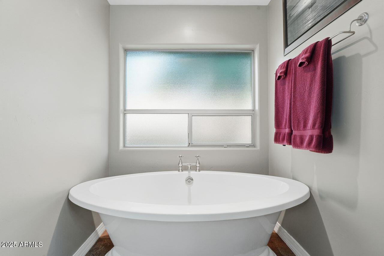 2532 E PIERSON Street