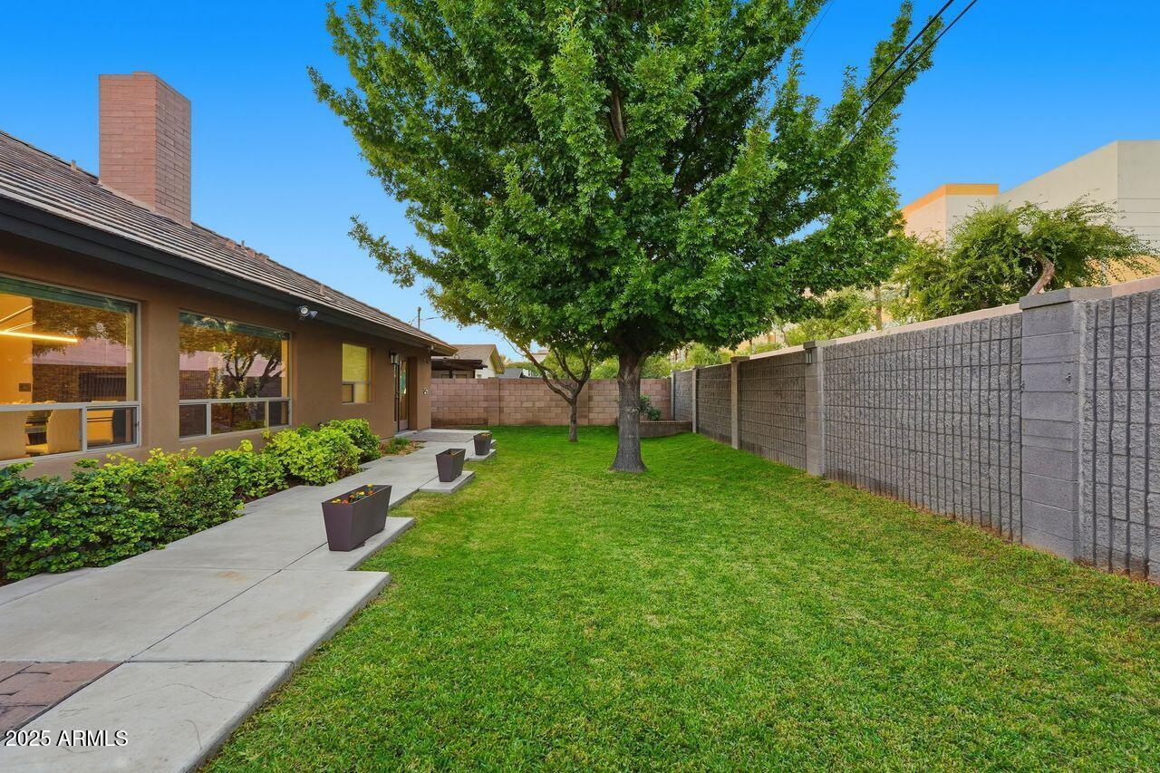 2532 E PIERSON Street