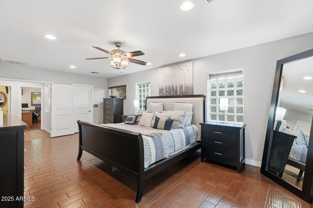 2532 E PIERSON Street