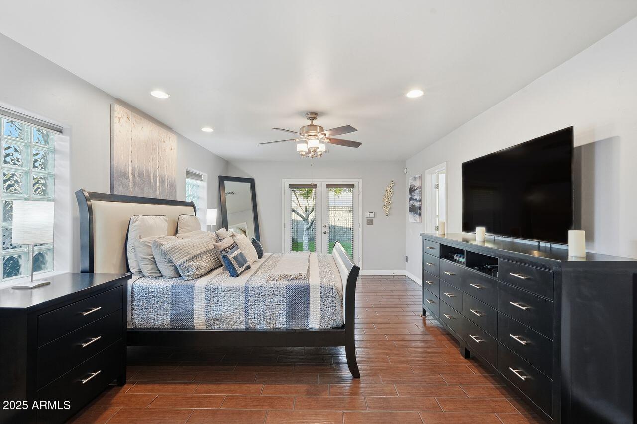 2532 E PIERSON Street