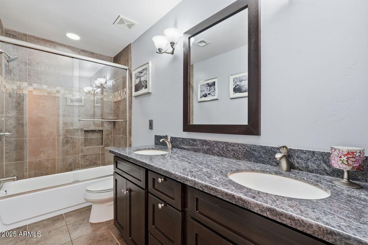 2532 E PIERSON Street