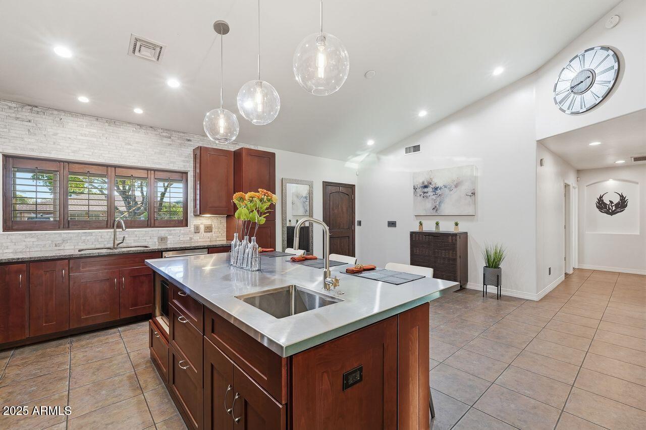 2532 E PIERSON Street