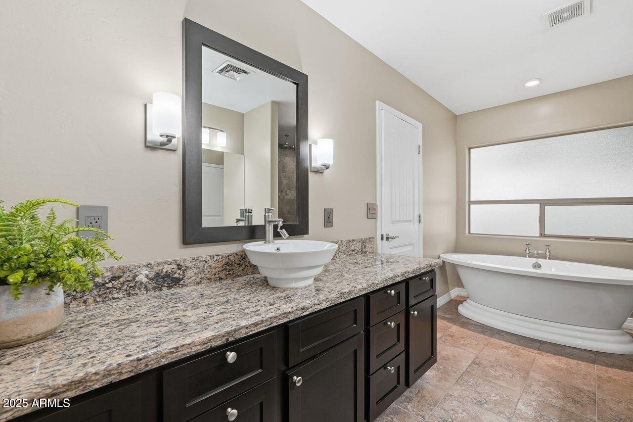 2532 E PIERSON Street