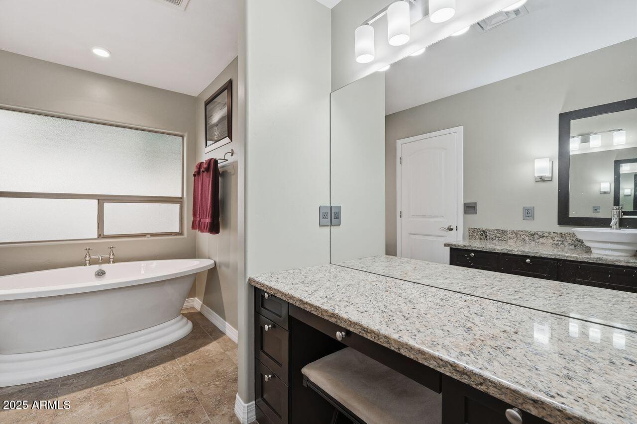 2532 E PIERSON Street