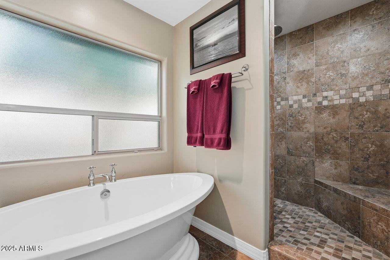 2532 E PIERSON Street