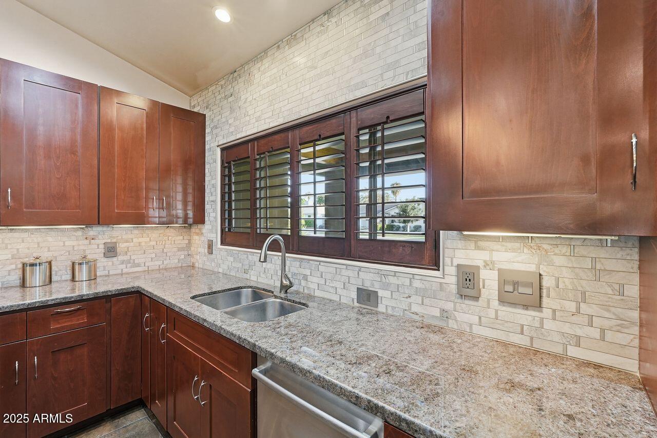 2532 E PIERSON Street