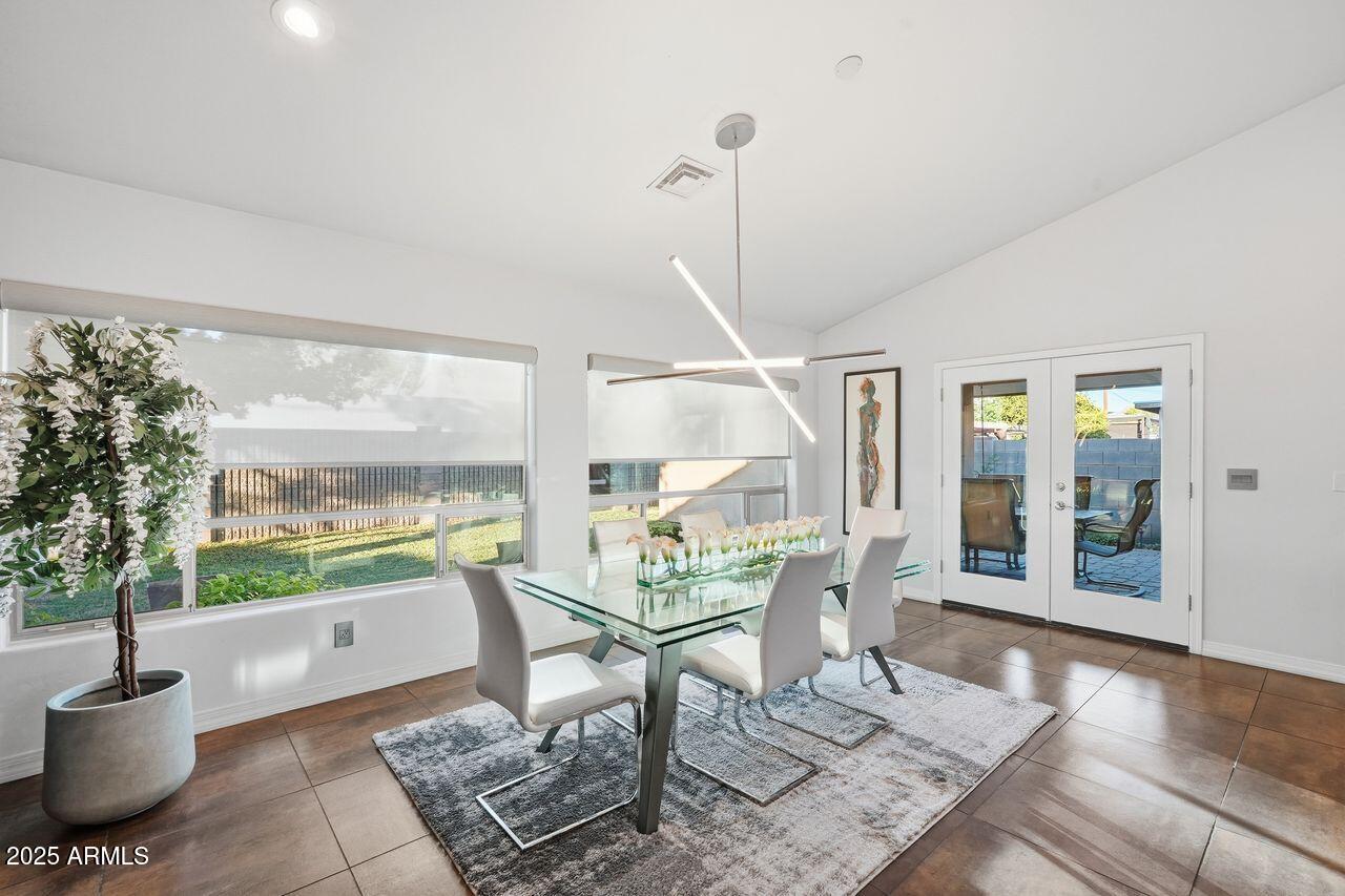 2532 E PIERSON Street