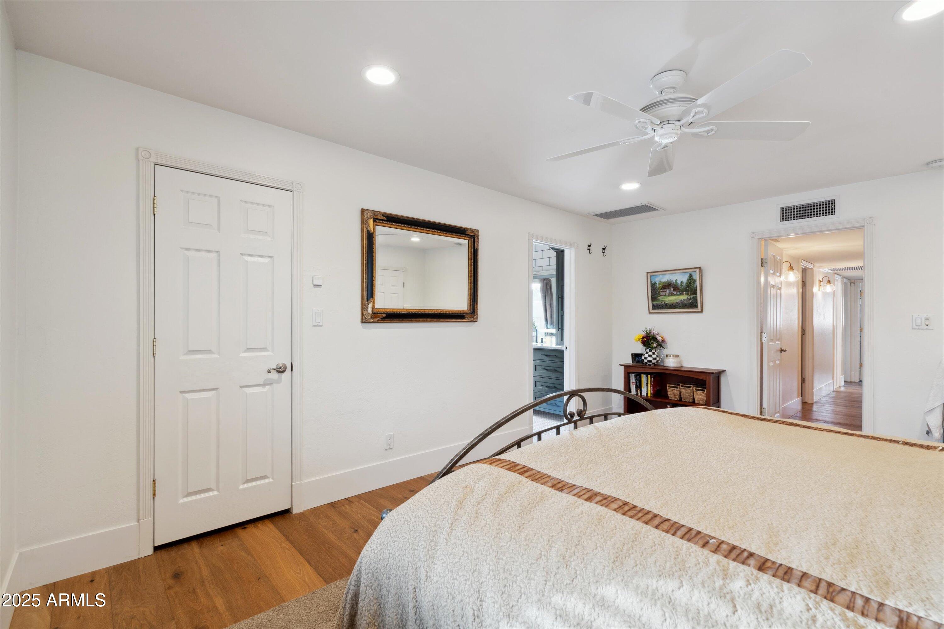 521 E CANTERBURY Lane