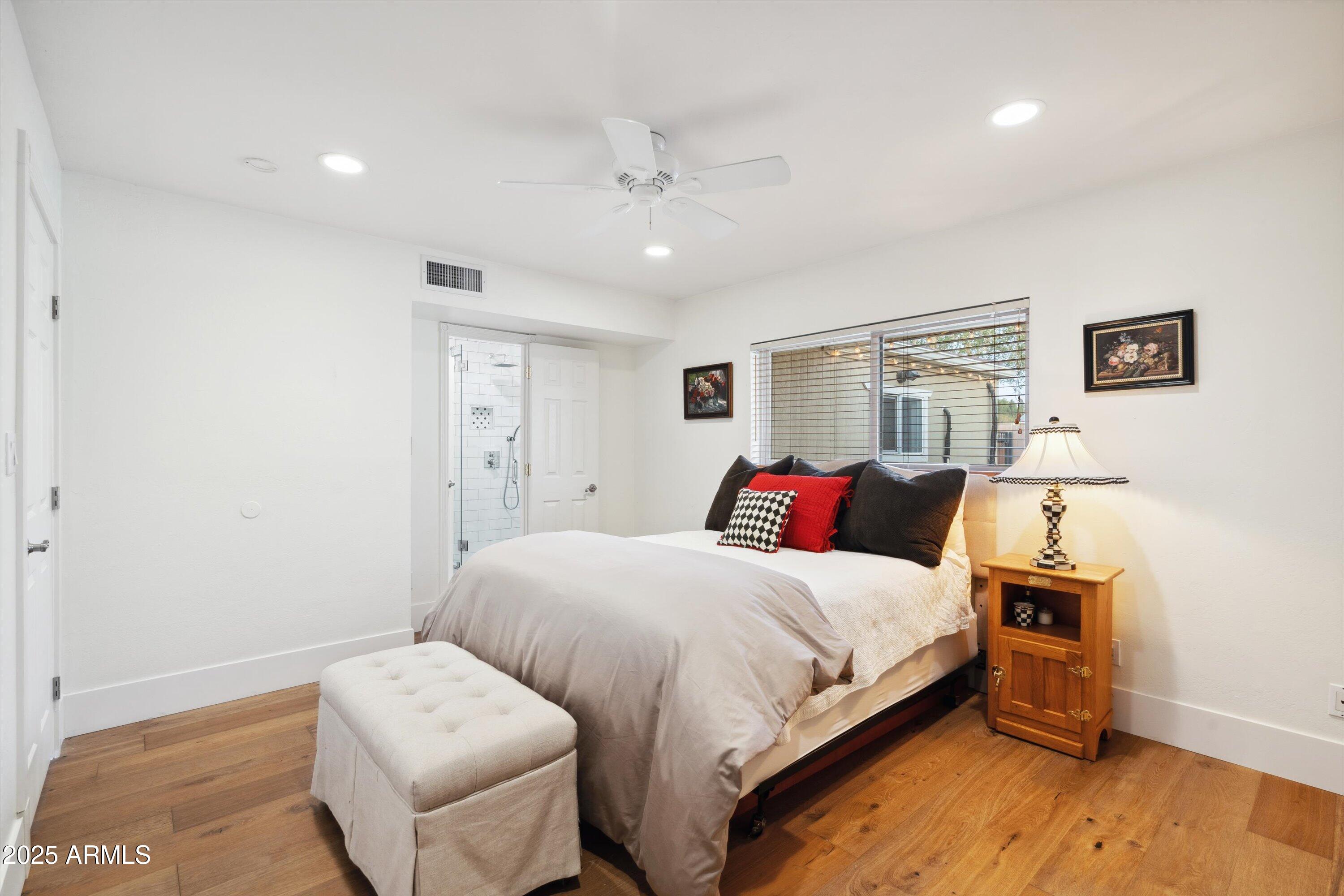 521 E CANTERBURY Lane