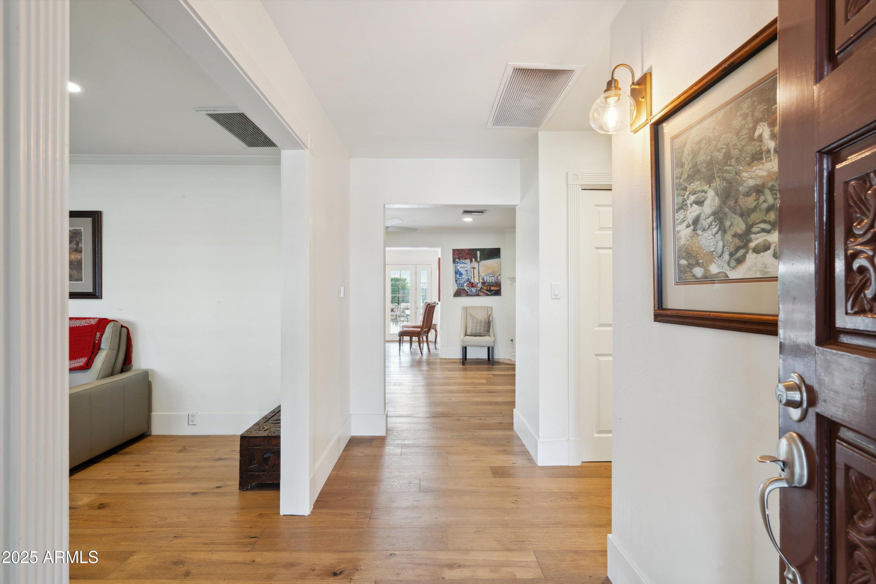 521 E CANTERBURY Lane