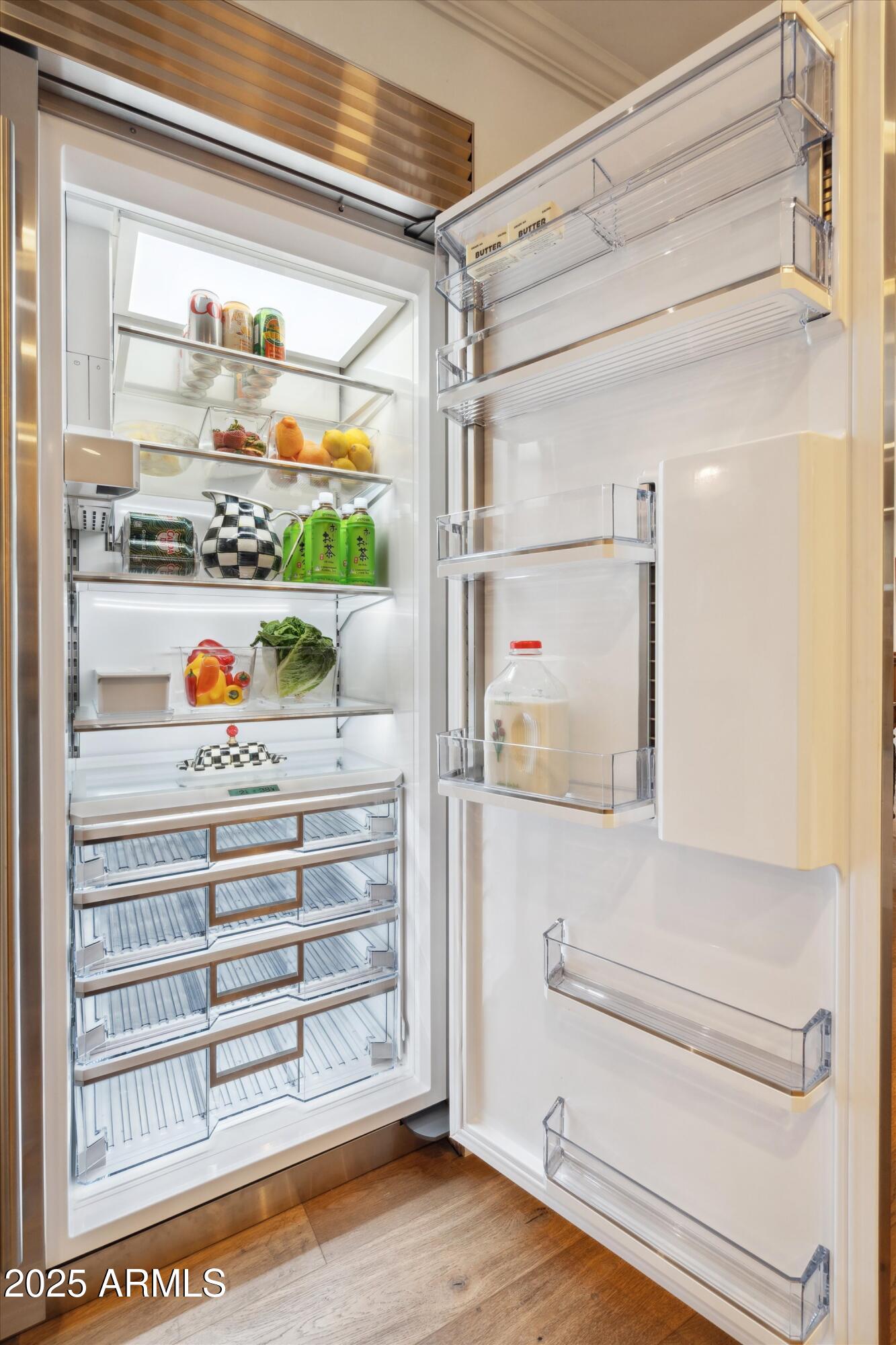 521 E CANTERBURY Lane