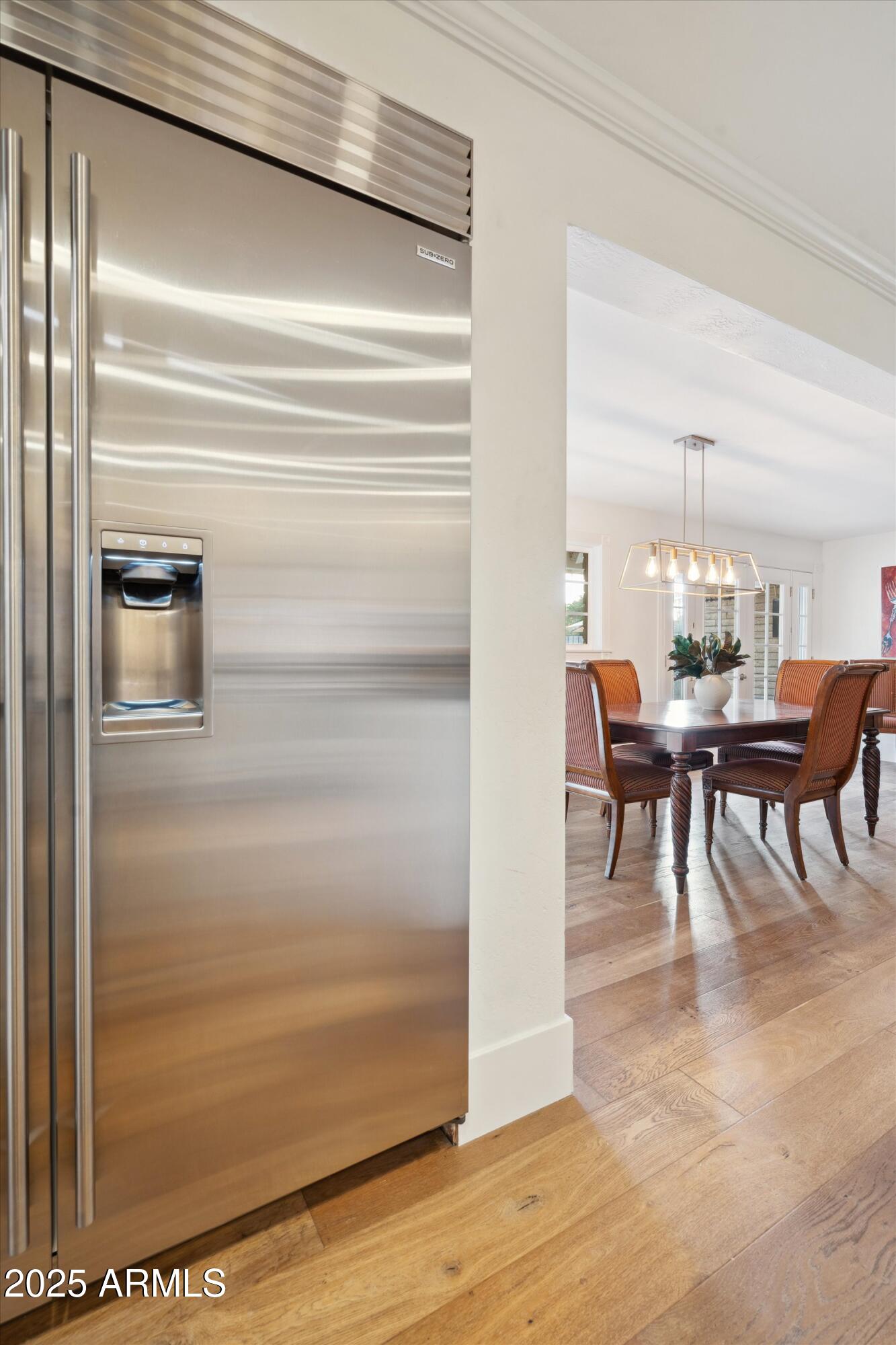 521 E CANTERBURY Lane