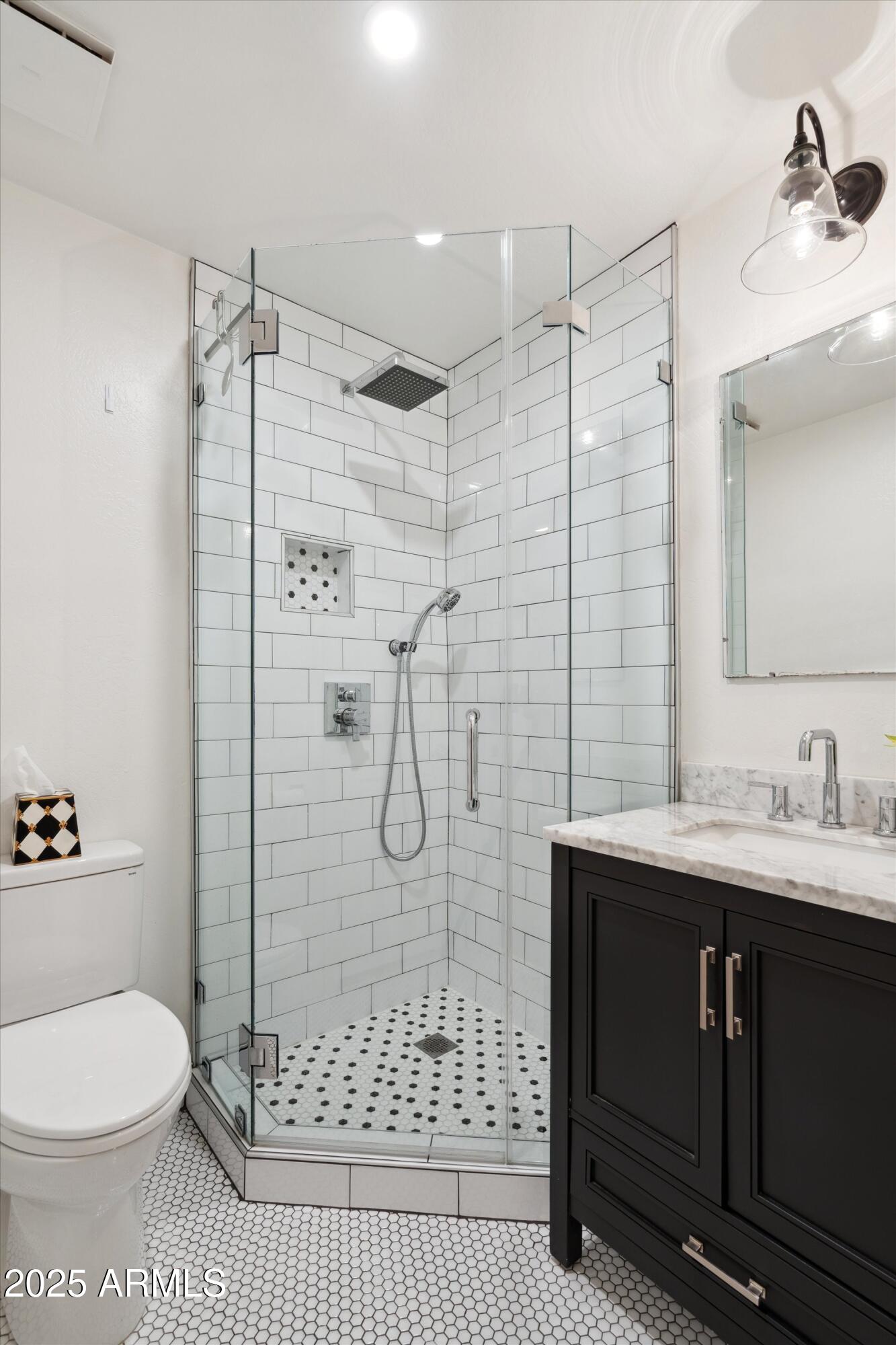 521 E CANTERBURY Lane