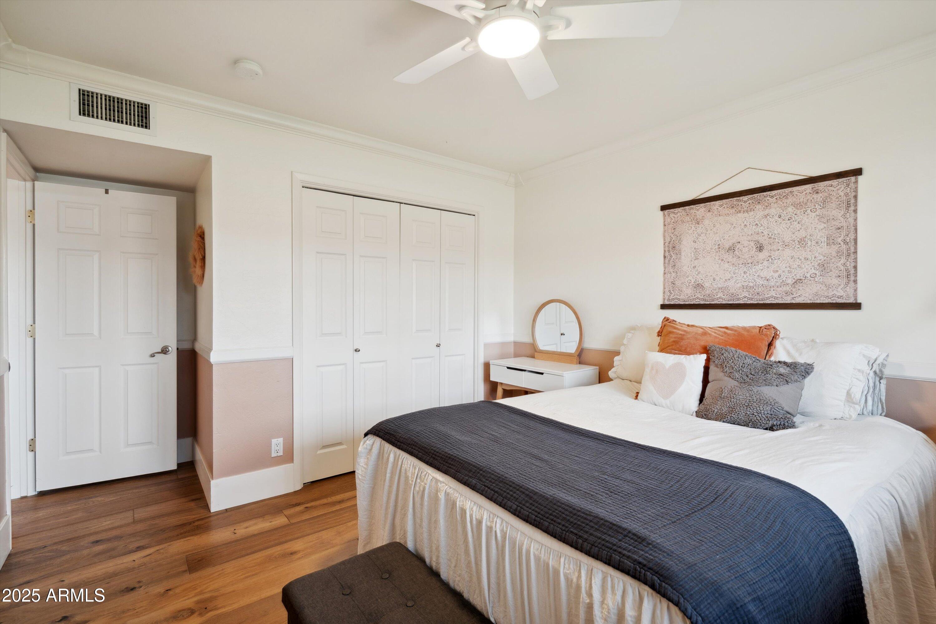 521 E CANTERBURY Lane