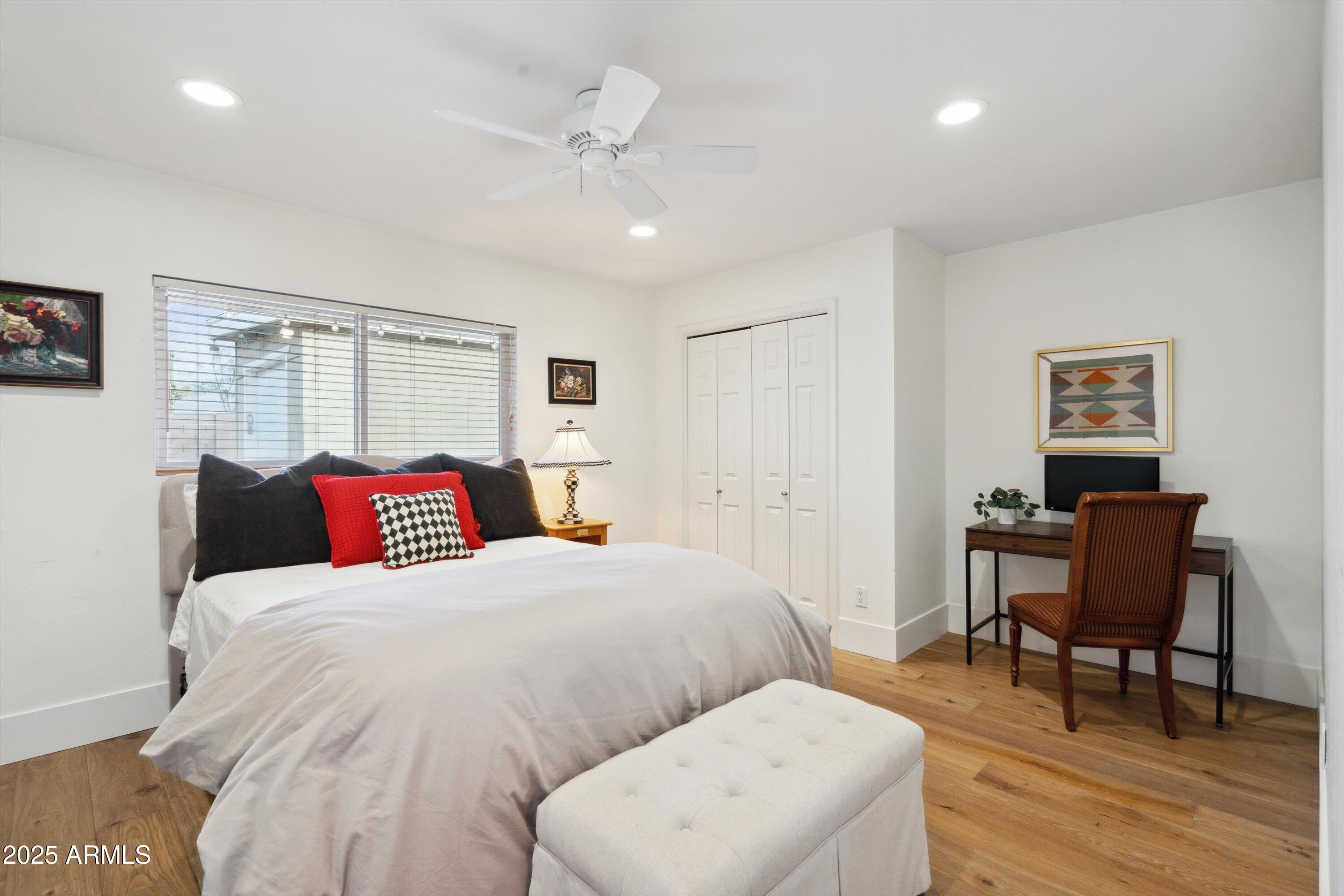 521 E CANTERBURY Lane