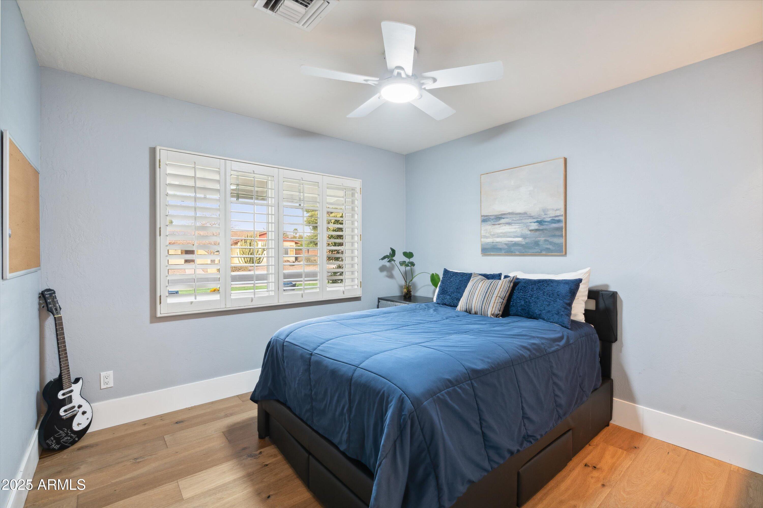 521 E CANTERBURY Lane