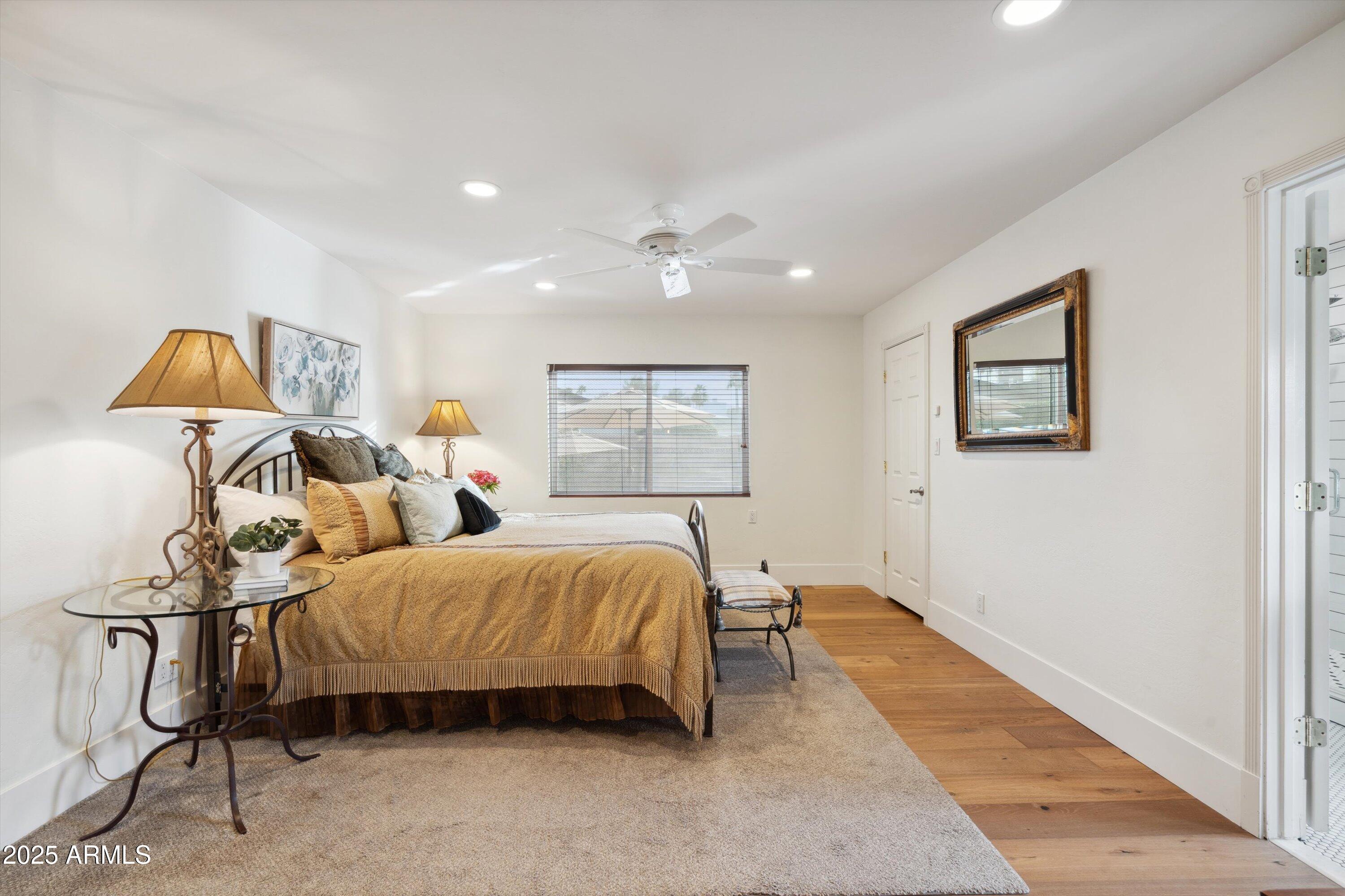 521 E CANTERBURY Lane