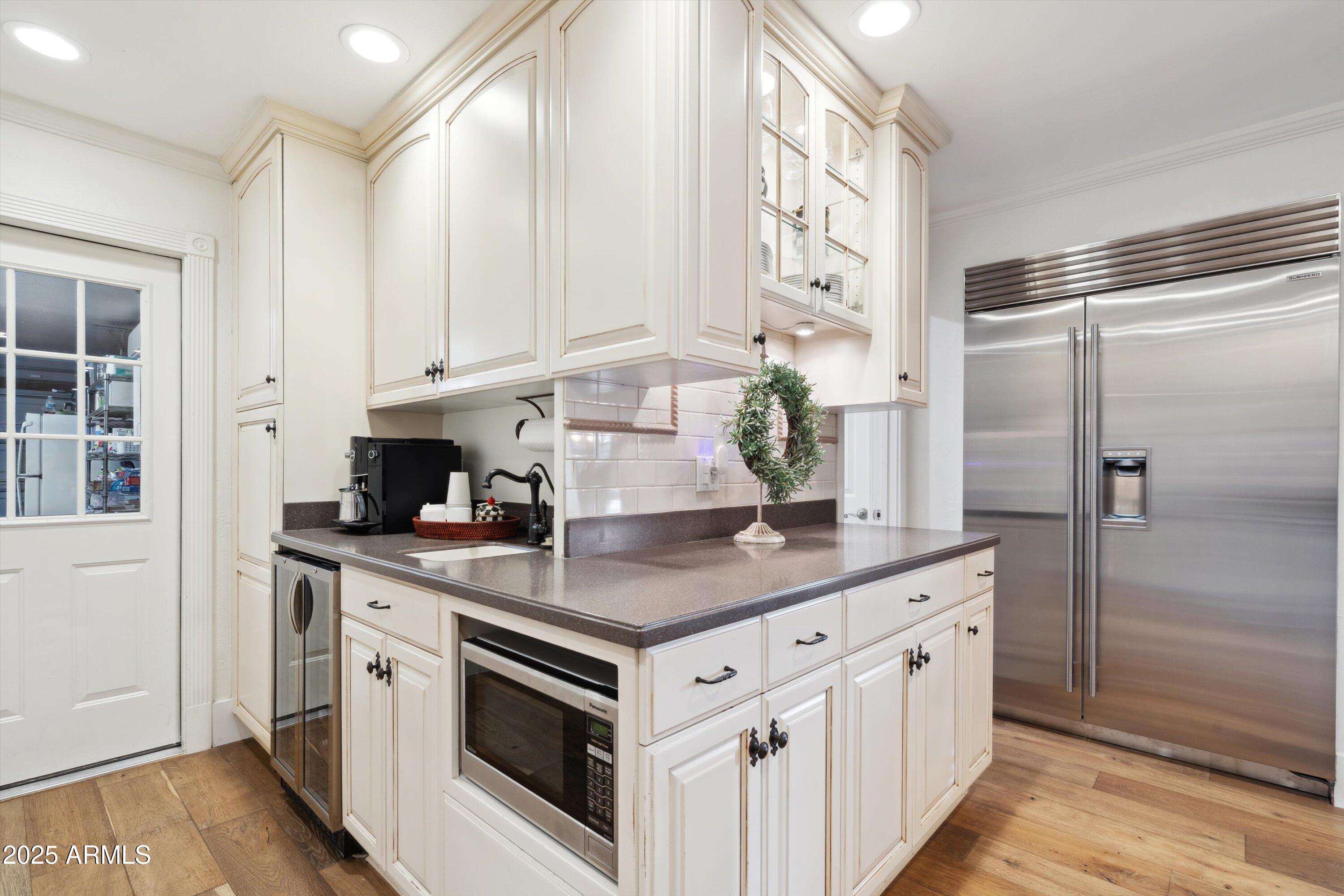 521 E CANTERBURY Lane